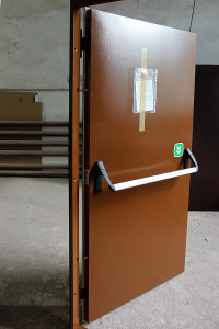 Двери противопожарные металлические однопольные сплошные и застекленные класс огнестойкости EI 60